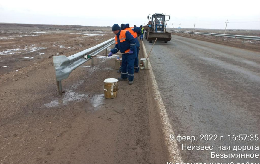 А-27 На 833-853 км автомобильной дороги Актобе-Атырау-граница РФ проведены работы по уборке мусора, мойке дорожных знаков